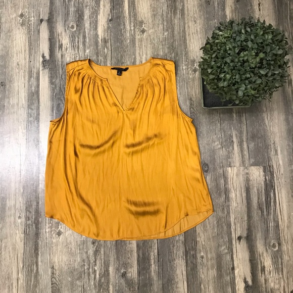 Sleeveless top - Picture 1 of 4